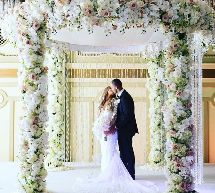 Elevate Your Wedding Ceremony with a Stunning Chuppah from Da Vinci’s Florist